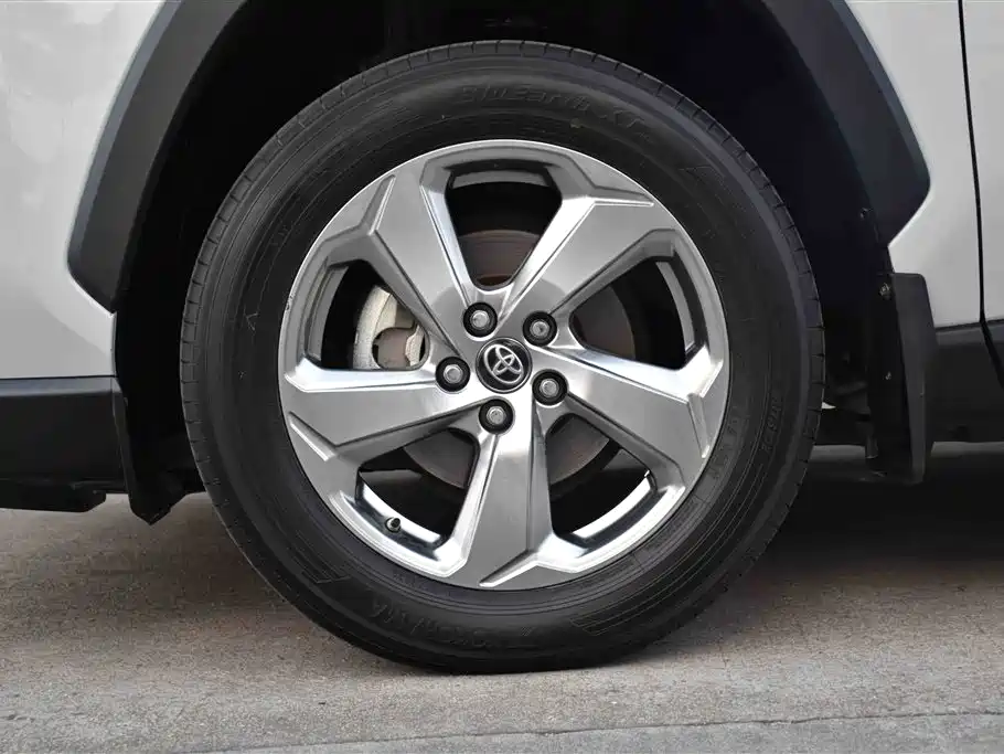 Toyota RAV4 2022 — фото 18