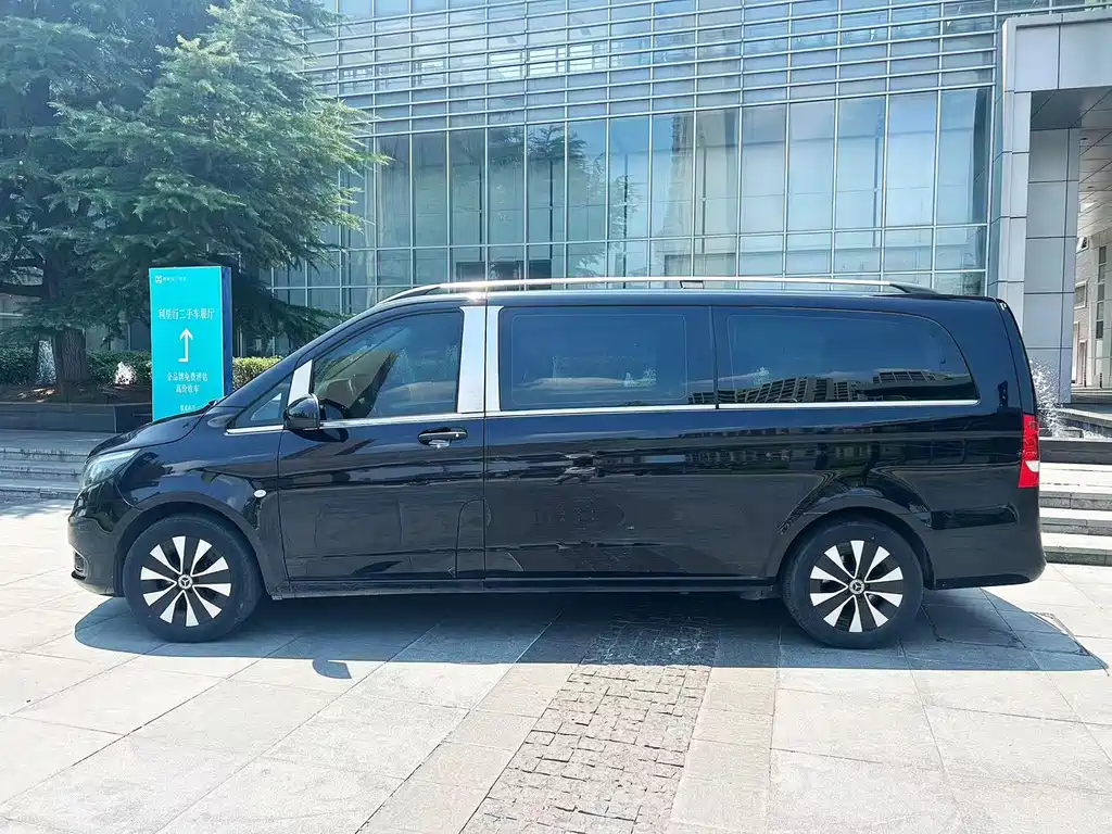 Mercedes-Benz Vito 2023 — фото 2