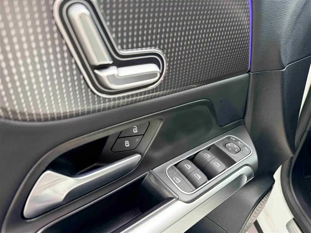 Mercedes-Benz GLB 2023 — фото 11