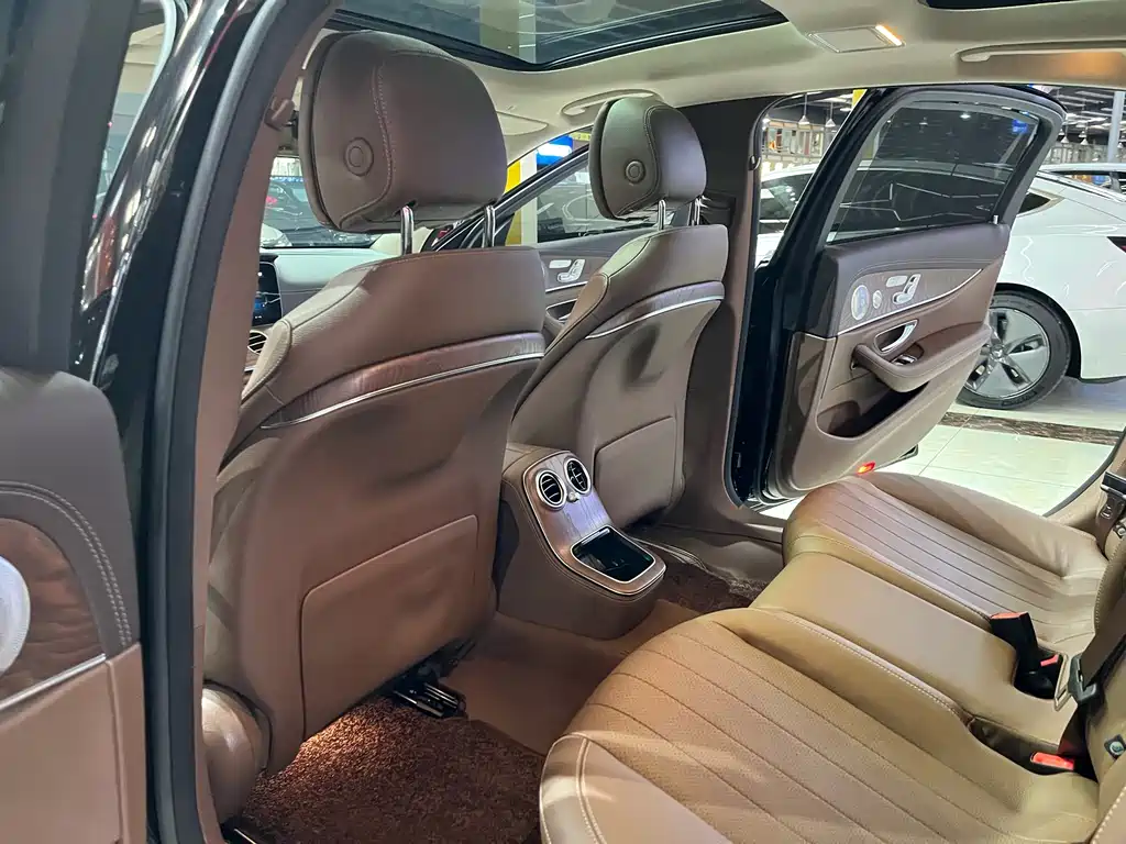Mercedes-Benz E-Class 2022 — фото 15