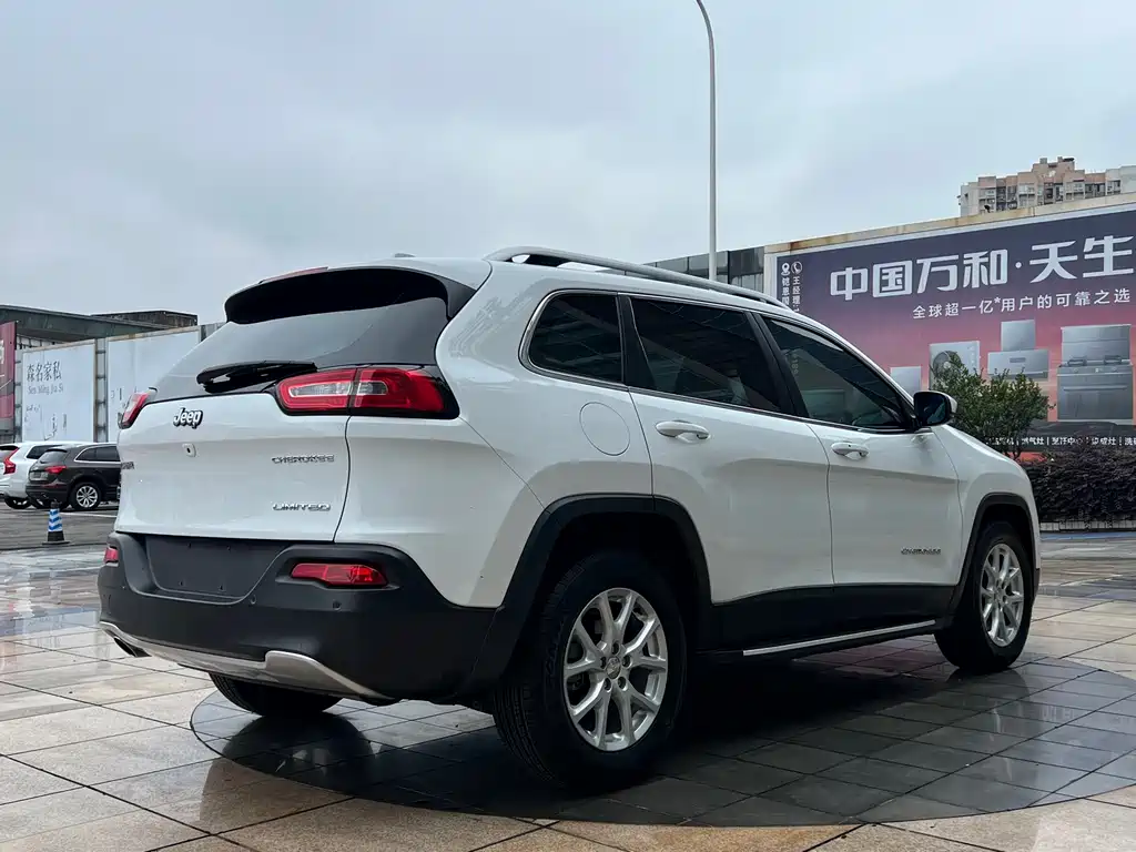 Jeep Cherokee 2019 — фото 6