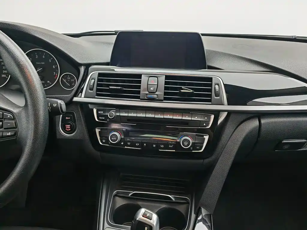 BMW 3 Series 2016 — фото 12