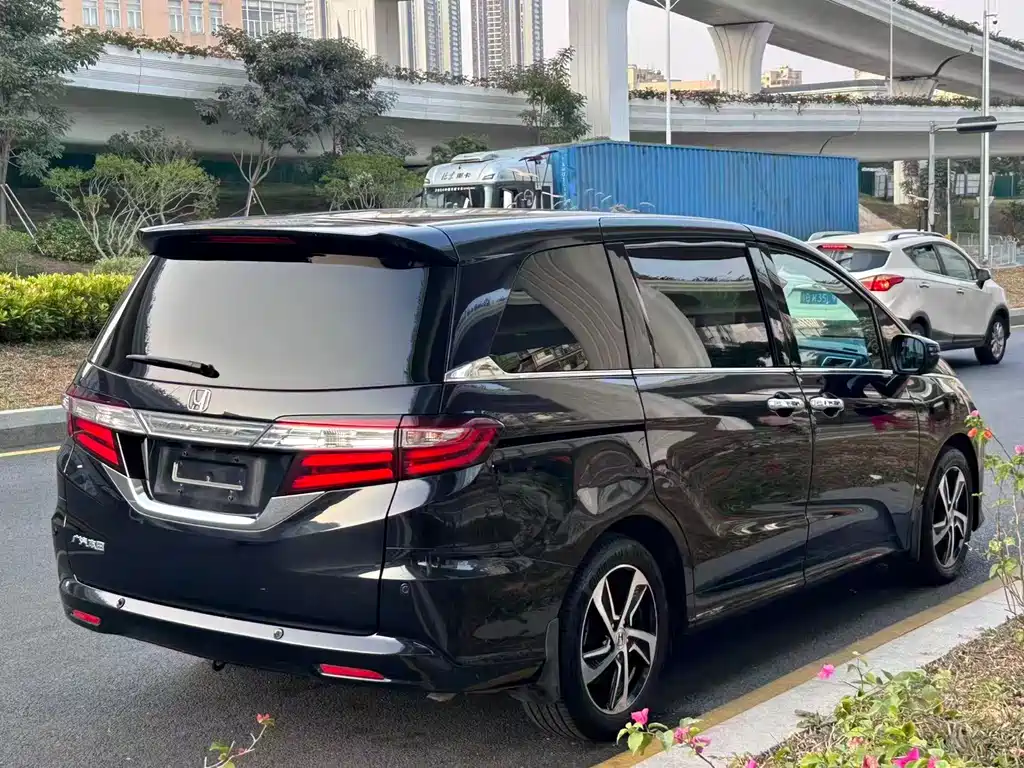 Honda Odyssey 2017 — фото 3