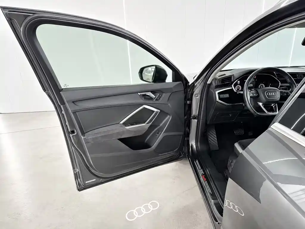 Audi Q3 2021 — фото 19