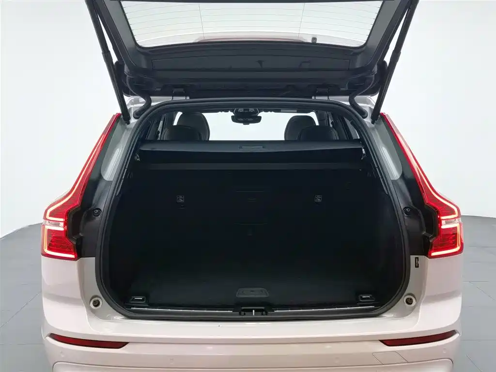 Volvo XC60 2021 — фото 16