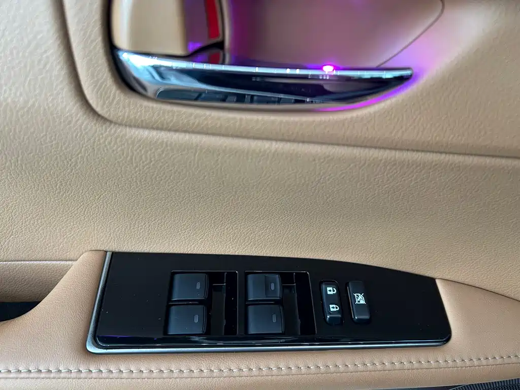 Lexus ES 2017 — фото 13