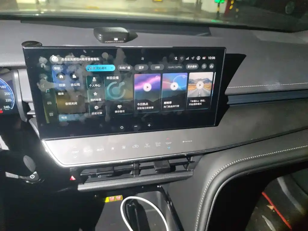 Toyota Camry 2024 — фото 14