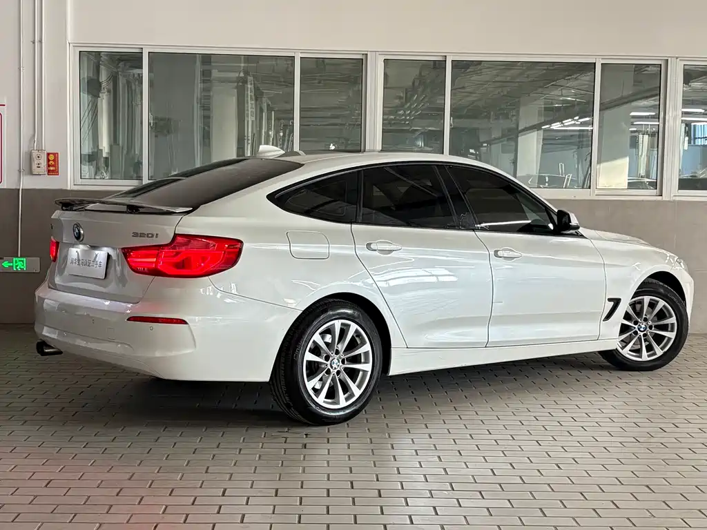 BMW 3 Series GT 2017 — фото 13