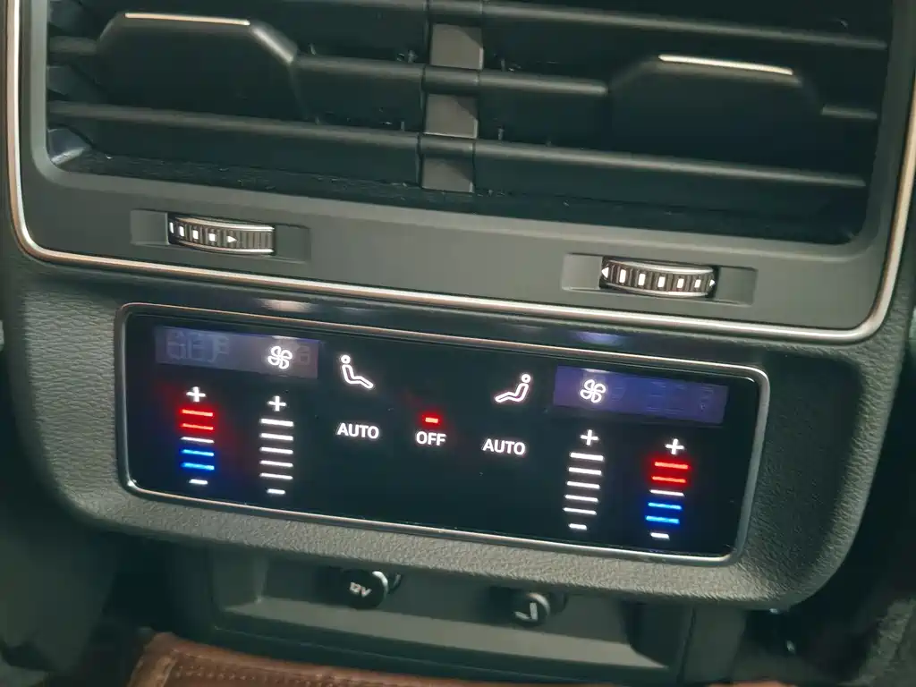 Audi Q7 2023 — фото 15