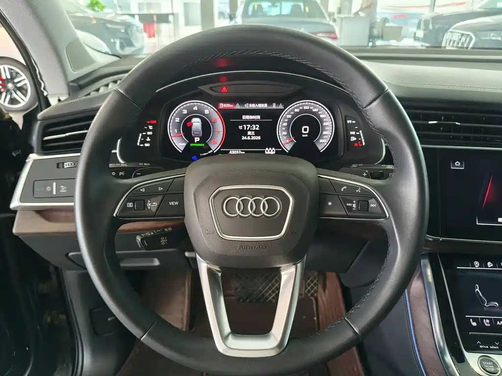 Audi Q7 2023 — фото 12