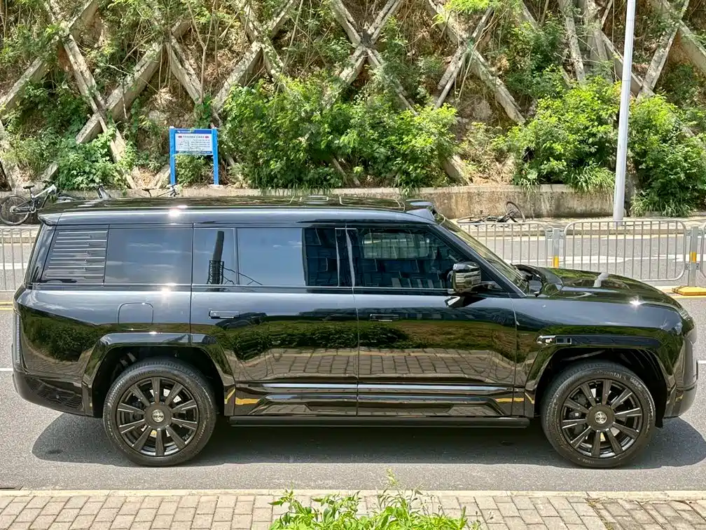 Yangwang U8 L 2026