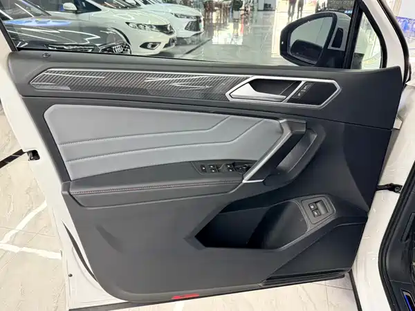 Volkswagen Tiguan L Plug-In Hybrid 2022