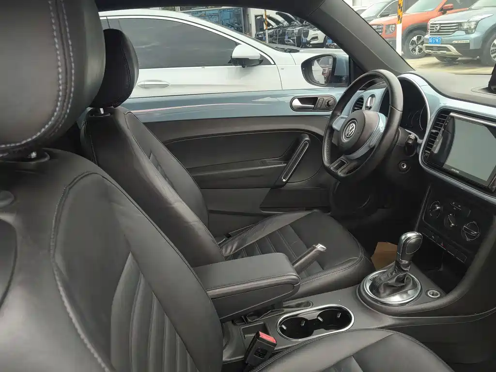 Volkswagen Beetle 2015 — фото 10