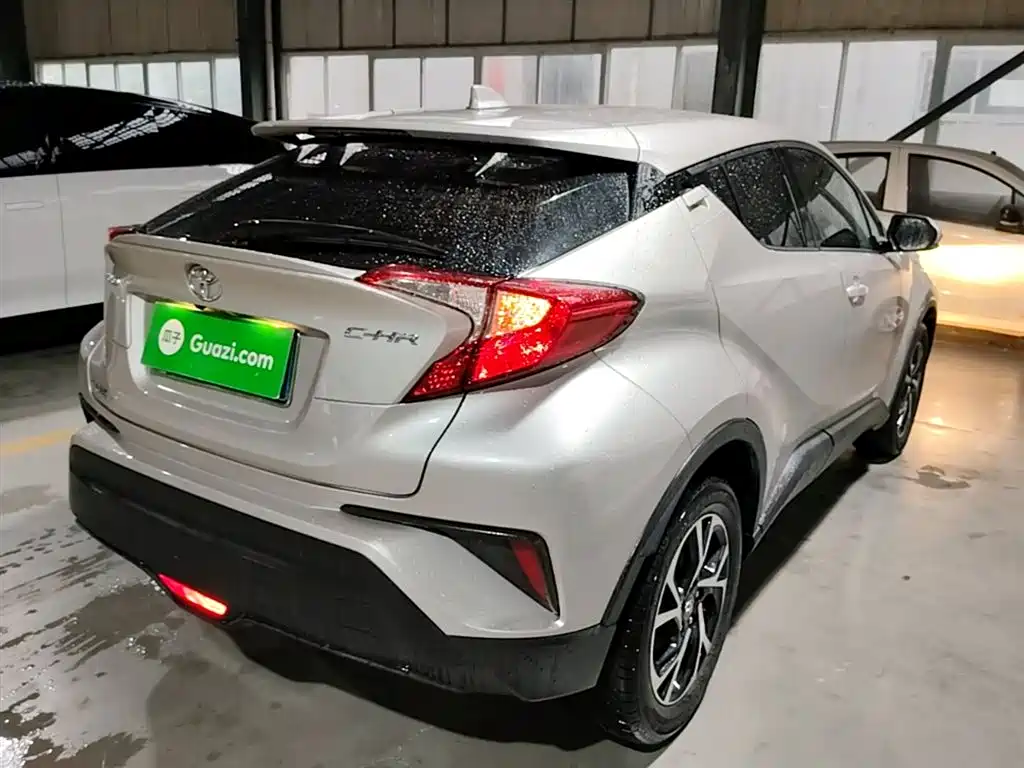 Toyota C-HR 2020 — фото 7