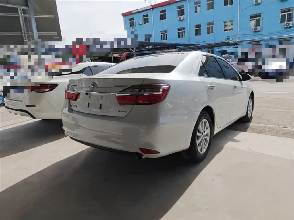 Toyota Camry 2017 — фото 7