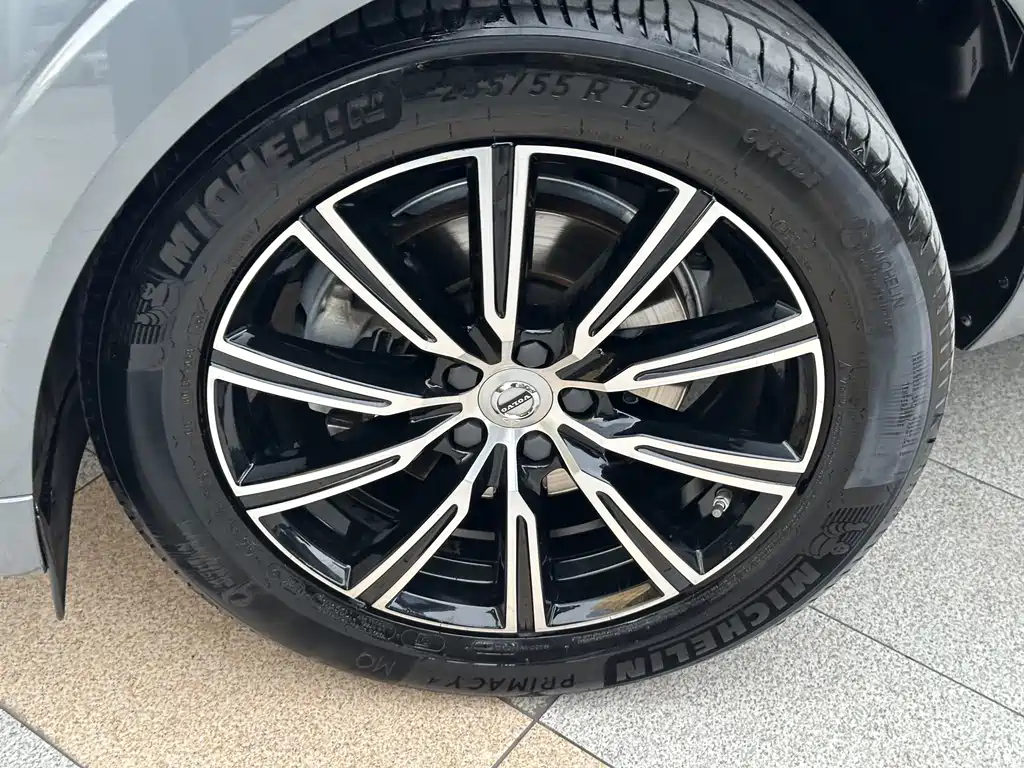 Volvo XC60 2021 — фото 17