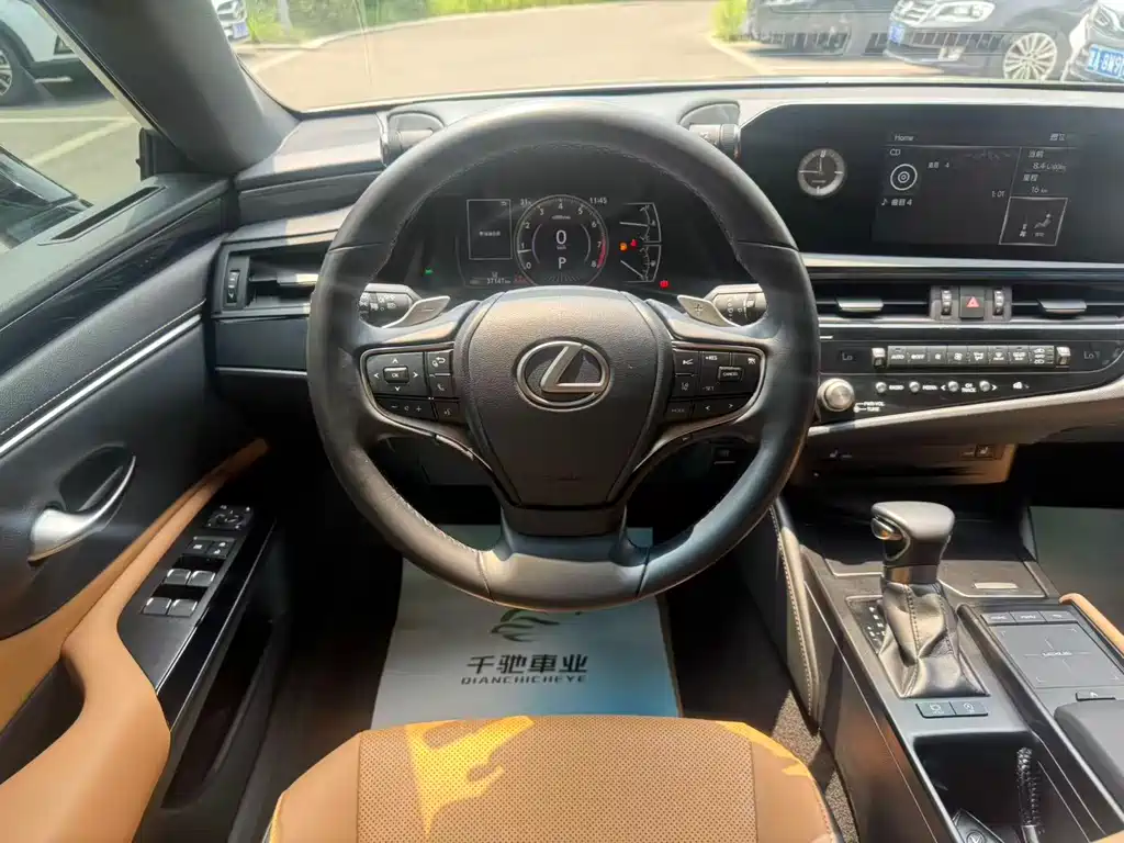 Lexus ES 2023 — фото 11