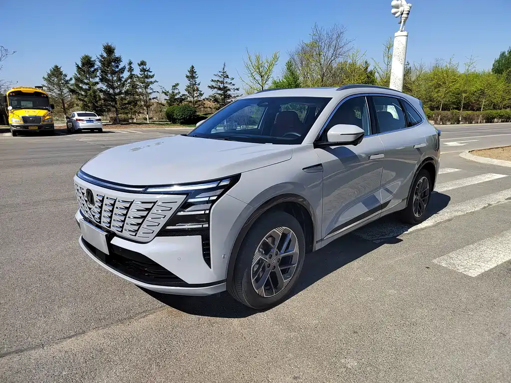 Changan CS75 PLUS 2024 — фото 1