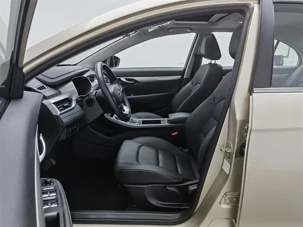 Geely Emgrand 2020 — фото 10