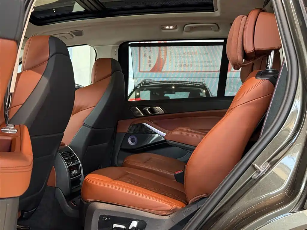 BMW X7 M60i 2023 — фото 24