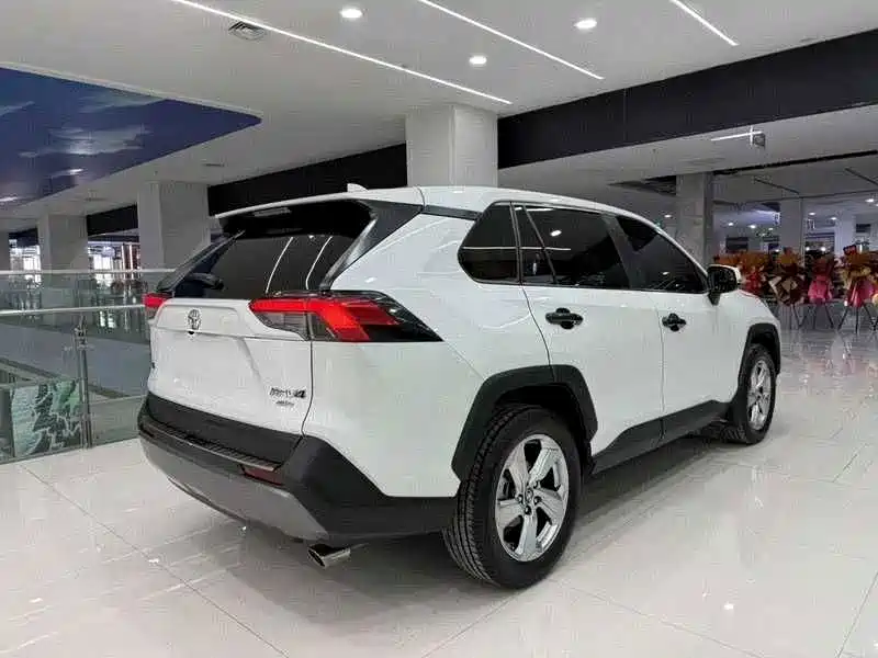 Toyota RAV4 2020 — фото 6