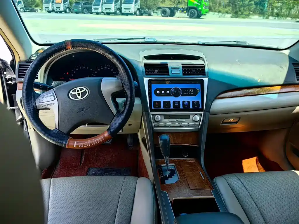 Toyota Camry 2010 — фото 9