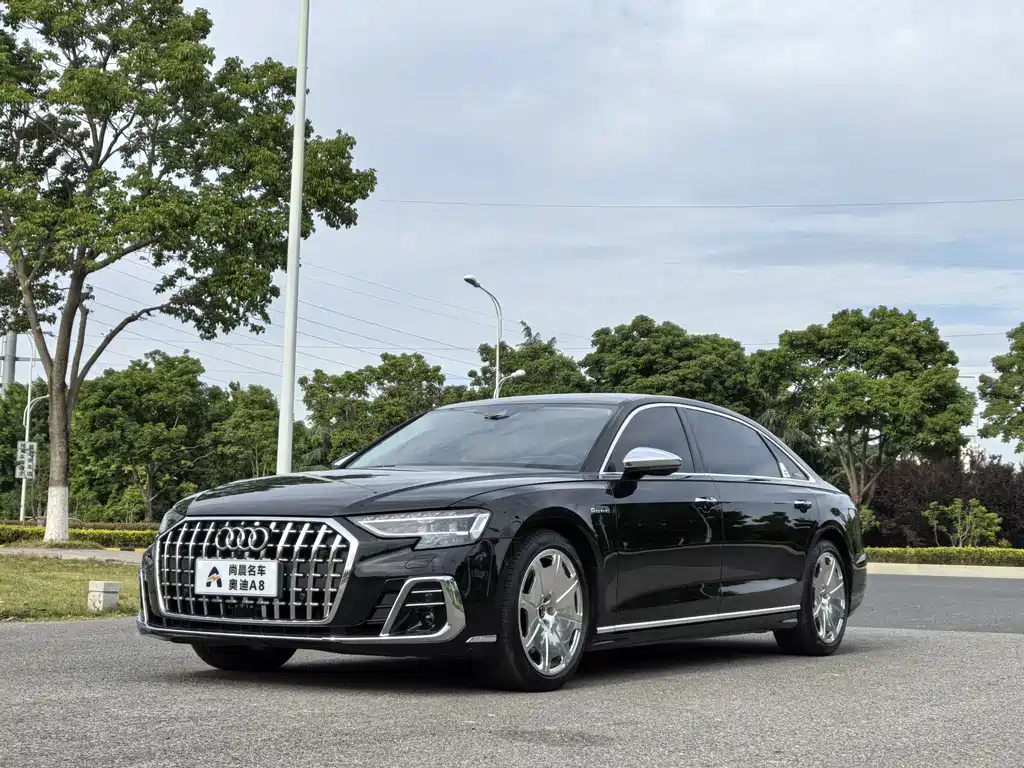 Audi A8 2025 — фото 1
