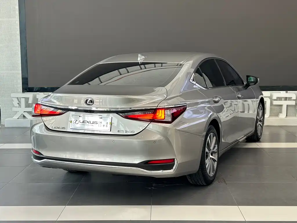 Lexus ES 2019 — фото 6