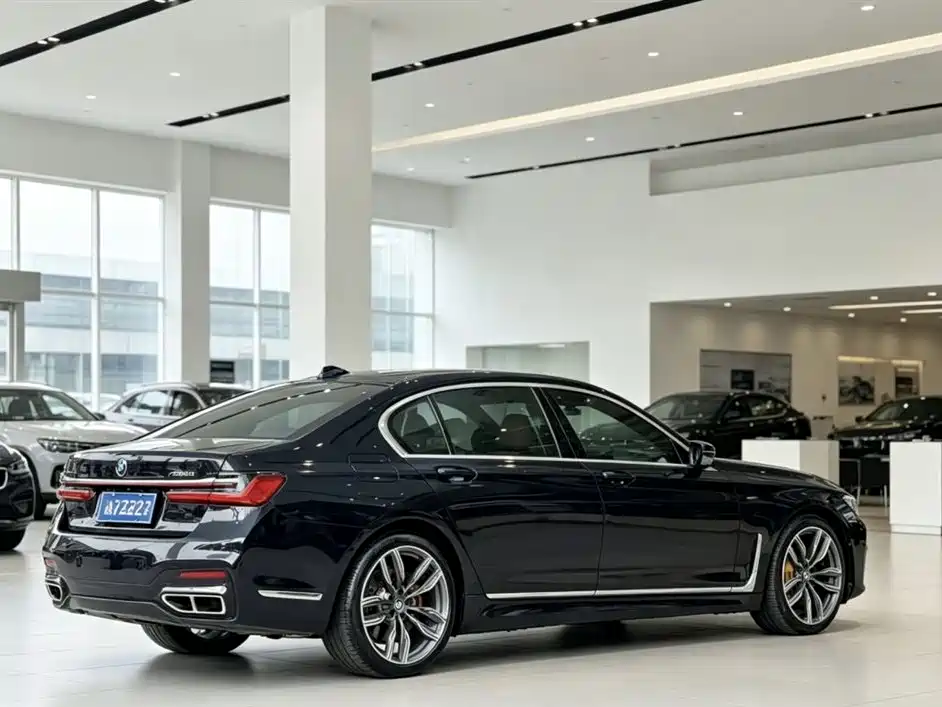BMW 7 Series 2018 — фото 9