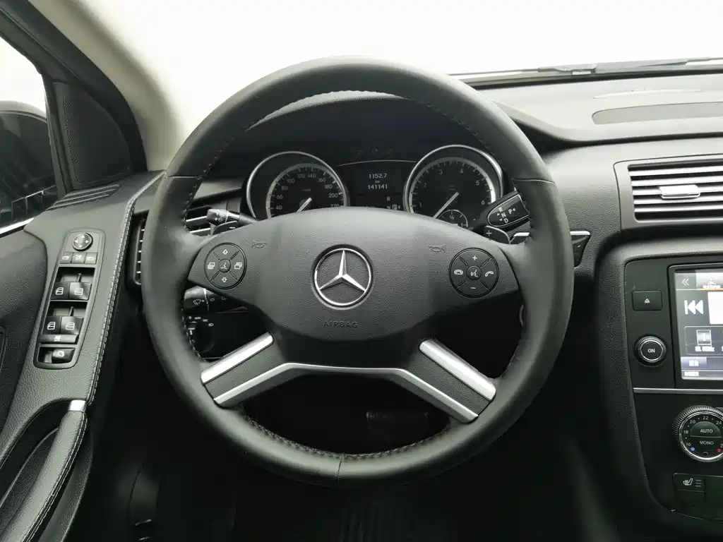 Mercedes-Benz R-Class 2016 — фото 11