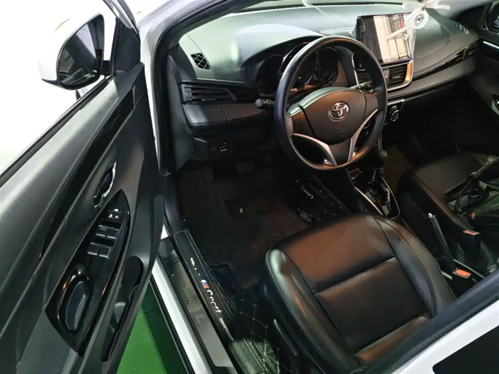 Toyota Yaris L 2021 — фото 12