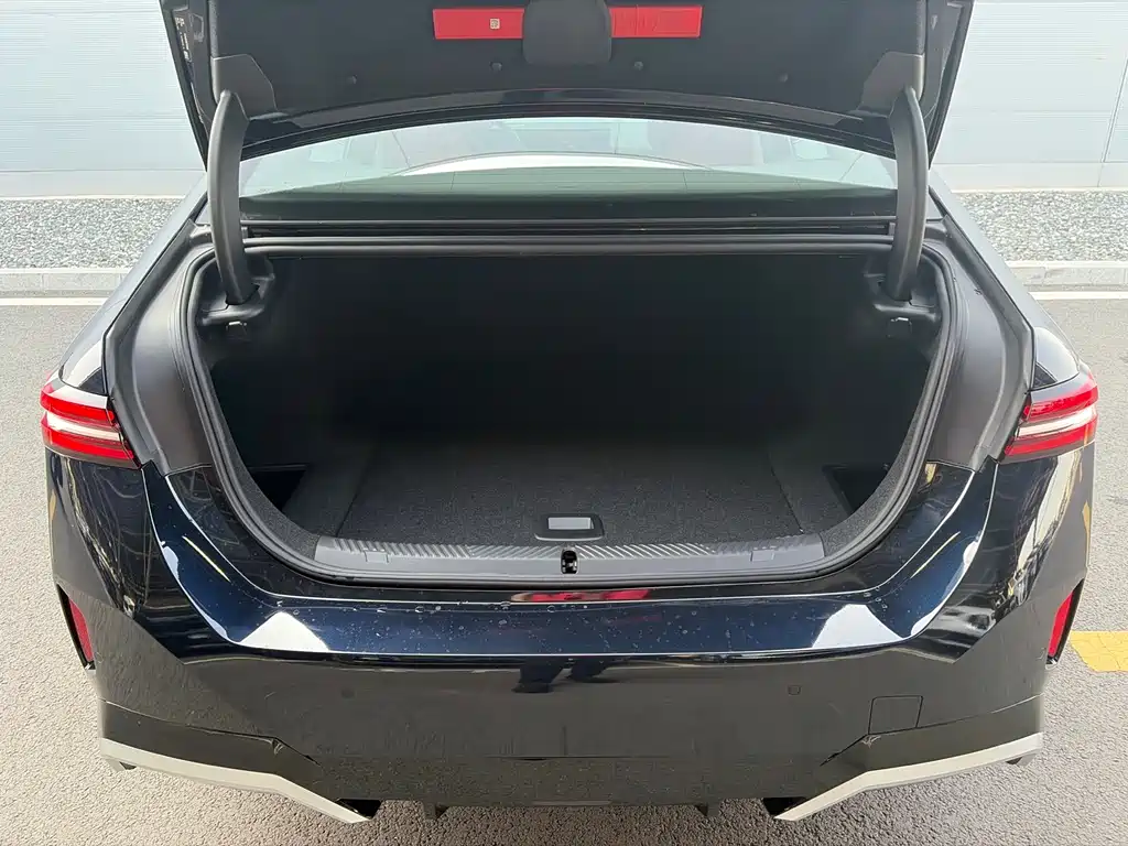 BMW i5 2025 — фото 13