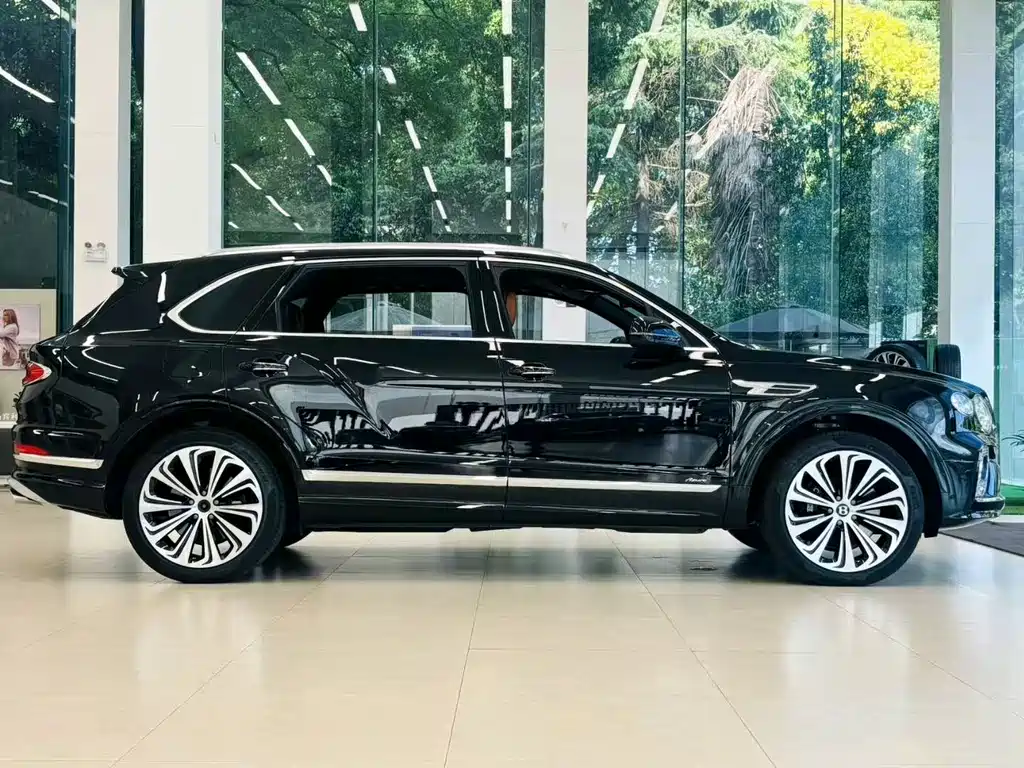 Bentley Bentayga 2023 — фото 5