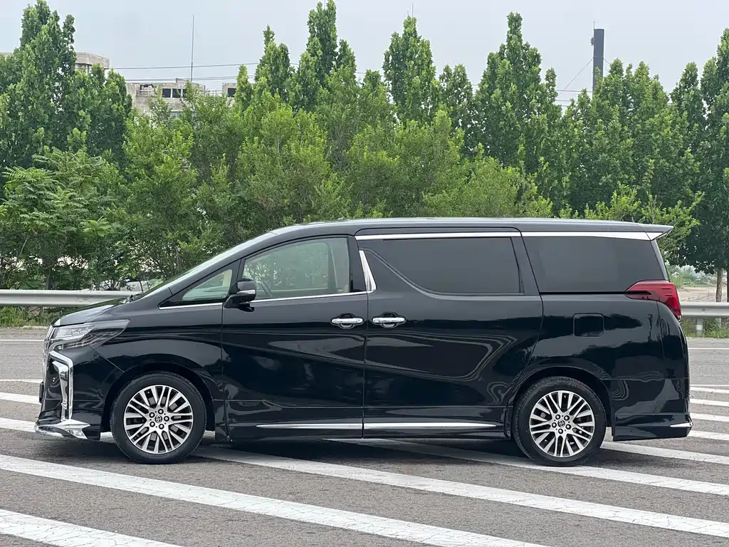 Toyota Alphard 2017 — фото 26
