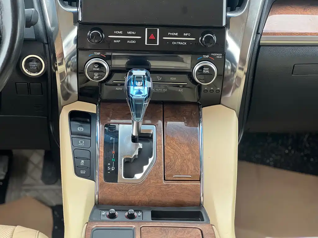 Toyota Alphard 2017 — фото 14