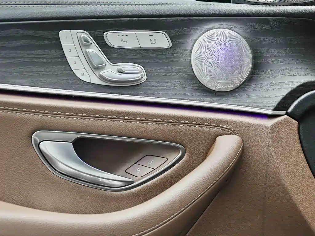 Mercedes-Benz E-Class 2021 — фото 29