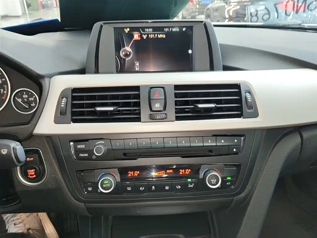 BMW 3 Series 2015 — фото 13