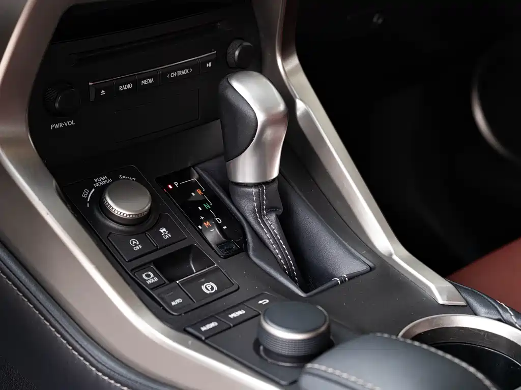 Lexus NX 2016 — фото 15