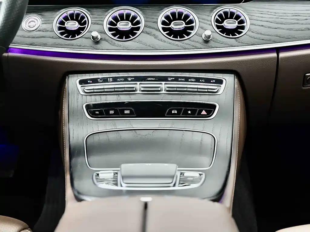 Mercedes-Benz E-Class 2021 — фото 24