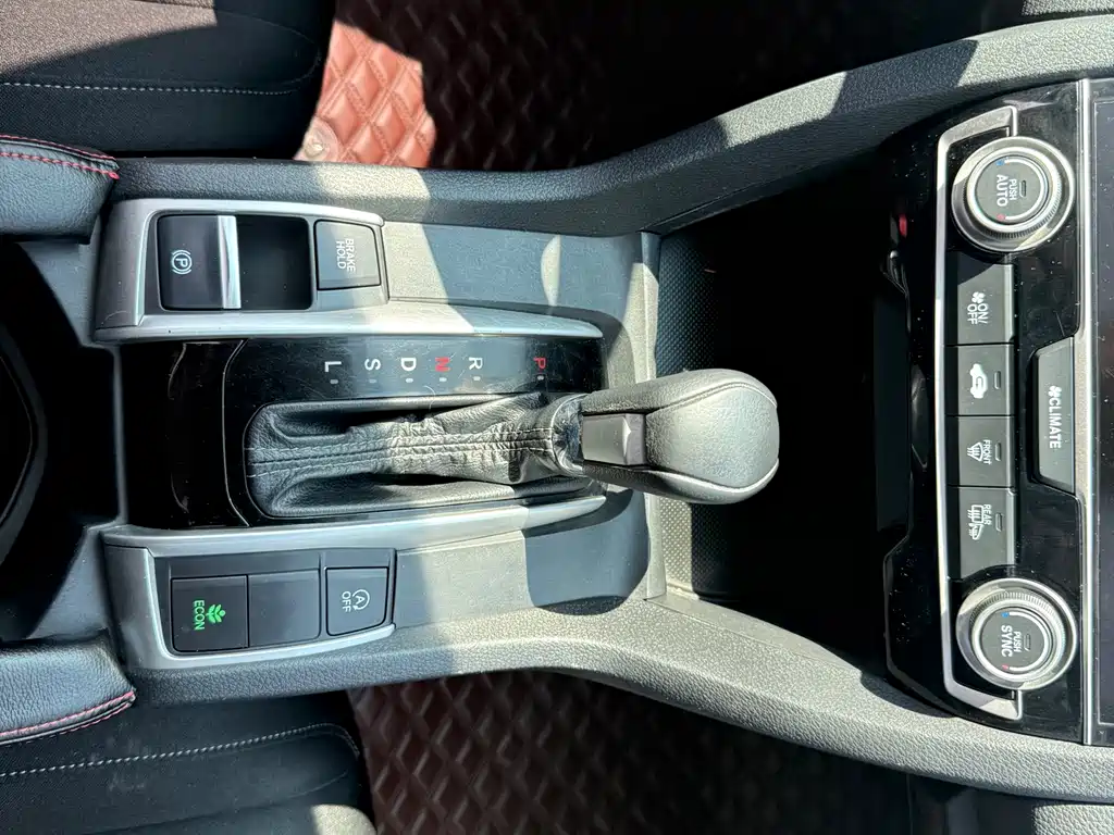 Honda Civic 2019 — фото 10