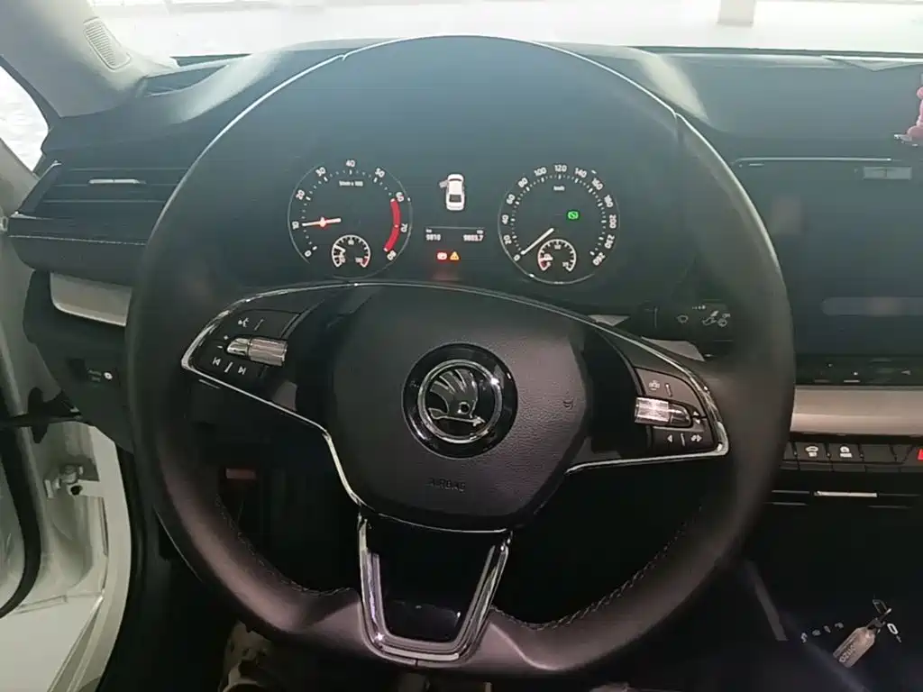 Skoda Octavia 2024 — фото 11
