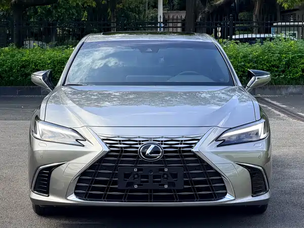 Lexus ES 2025