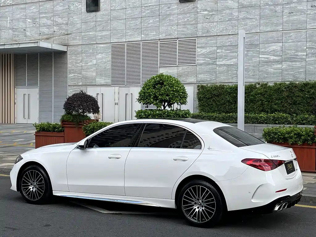 Mercedes-Benz C-Class 2024 — фото 4