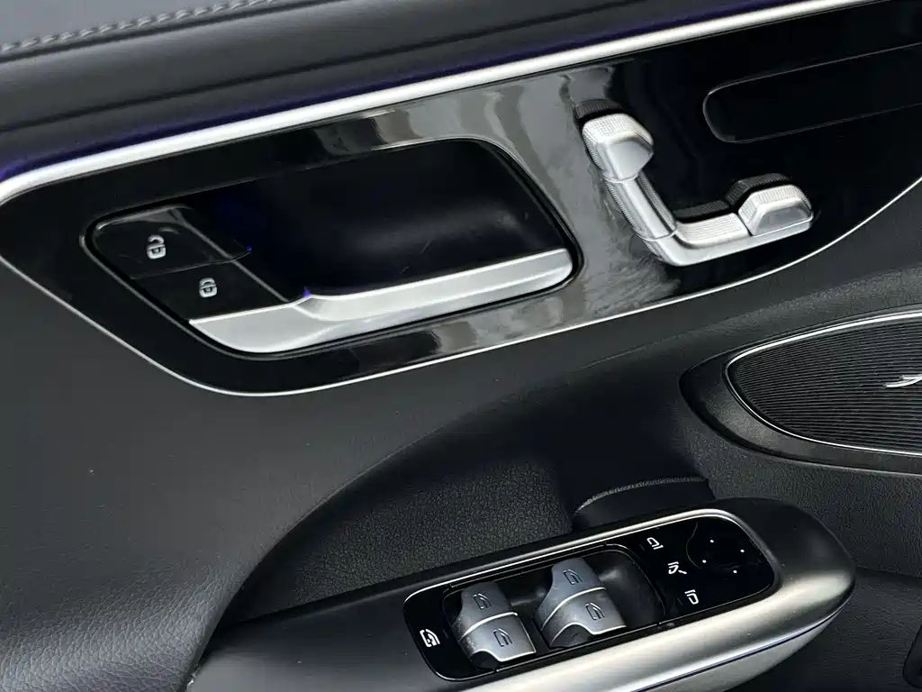 Mercedes-Benz C-Class 2024 — фото 18
