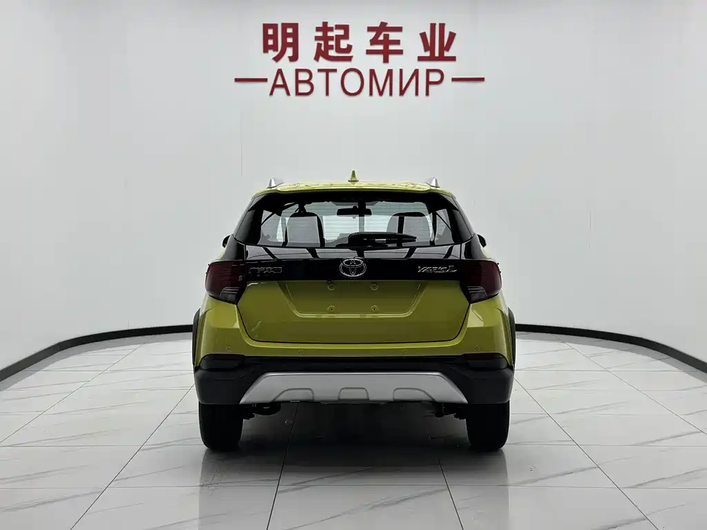 Toyota Yaris L 2022 — фото 10