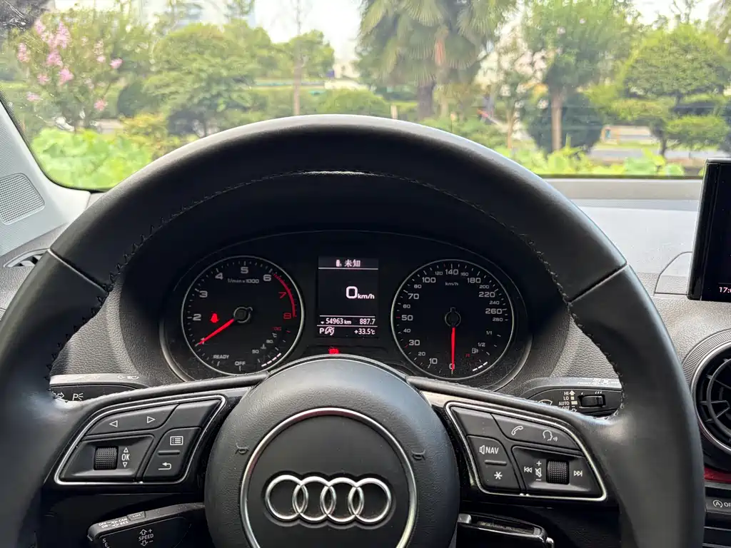 Audi Q2L 2019