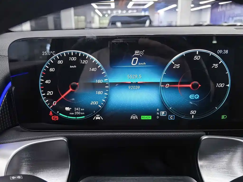 Mercedes-Benz EQB 2022 — фото 16