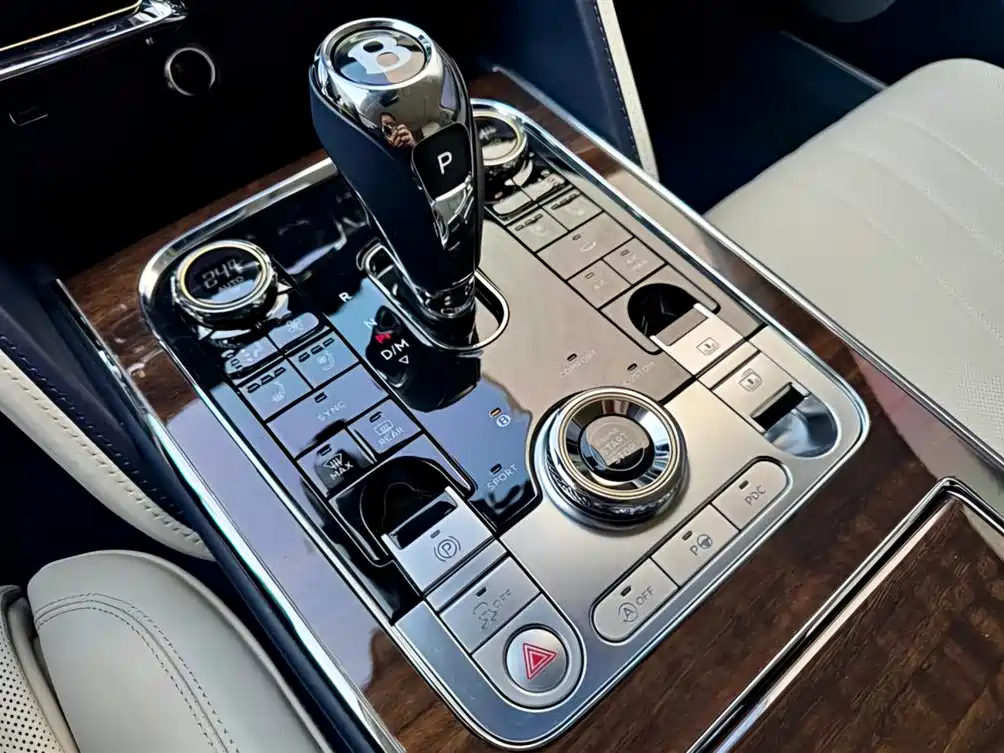Bentley Flying Spur 2023 — фото 9