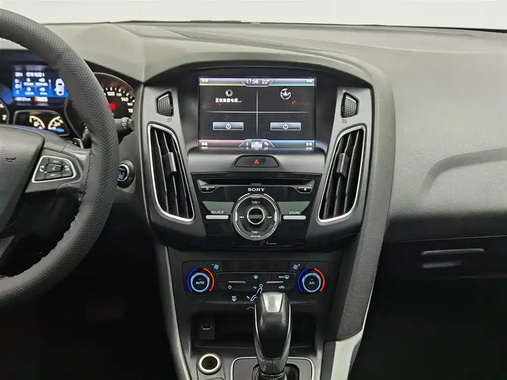 Ford Focus 2015 — фото 12
