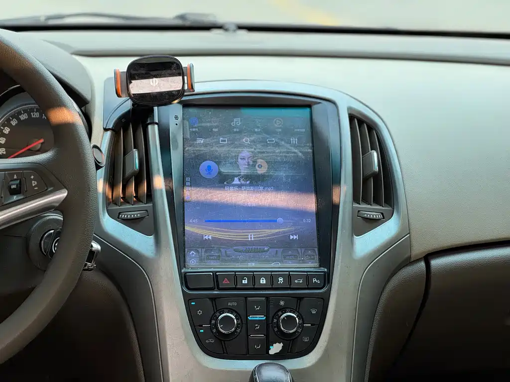 Buick Excelle 2014 — фото 13